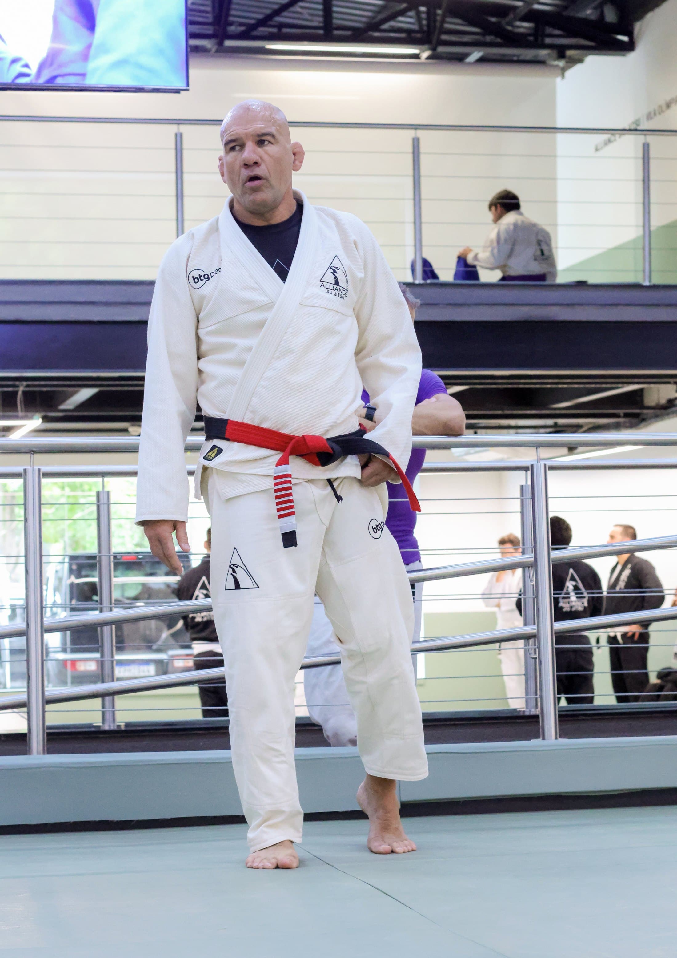 Fabio Gurgel de kimono no tatame da Alliance